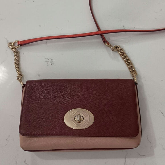 COACH Leather burgundy wine TurnKey flap Crossbody Golden chain strap 9.5x6.5in - Picture 1 of 12